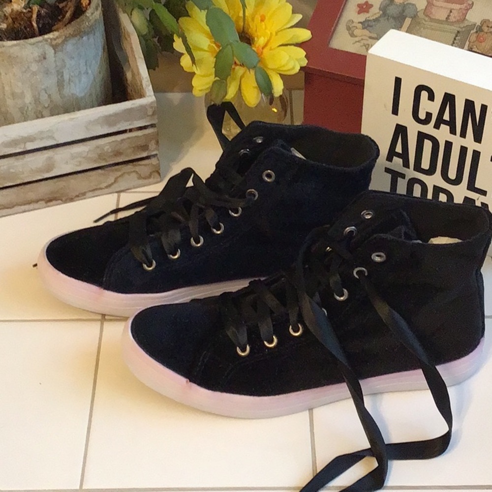 ‘Joe Boxer’ Teen Ry Black Velour Hi-Top Sneakers - Picture 3 of 7